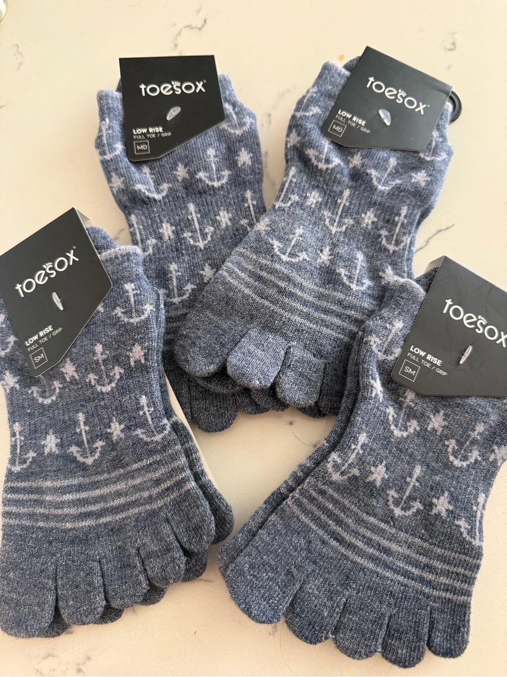 toesox Low-Rise Five-Toe Socks in Heather Blue with White Anchor Pattern - Picture 2 of 2
